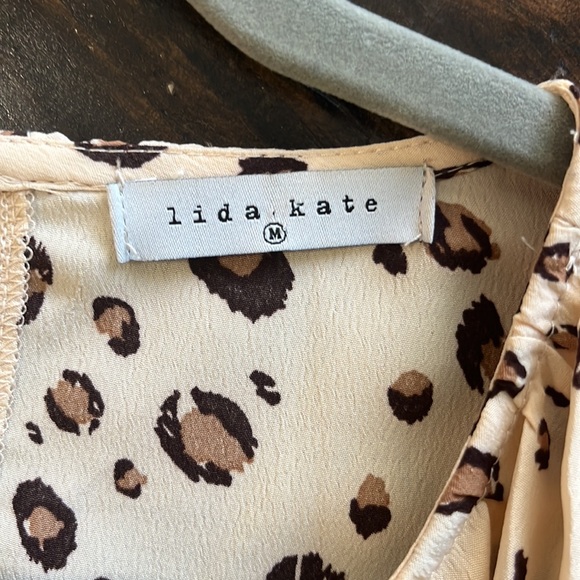 Ladies cream/brown leopard print top. Size Medium. Excellent condition - Picture 3 of 3